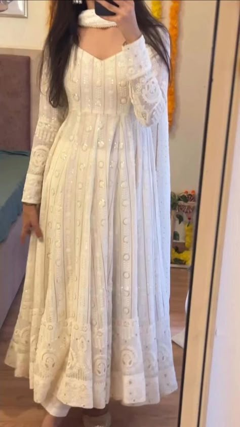 Clothes For Women Traditional, Fashionable Clothes For Women, Georgette Embroidered Kurtis, Women Traditional Dresses Indian, Long Cotton Dress Outfit, Women Traditional Outfit, White Punjabi Suits For Women, White Kurtis For Women, White Kurti Look