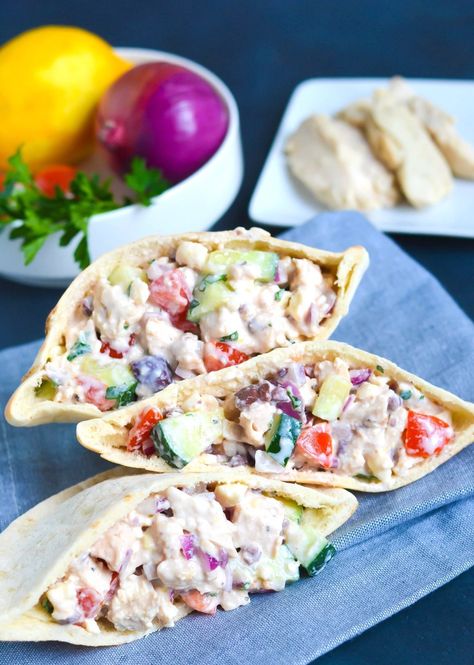 Greek Slaw, Pita Pocket Recipes Lunches, Pita Pocket Recipes, Chicken Pitas, Pita Bread Sandwich, Greek Pita, Pita Wrap, Pita Recipes, Pita Bread Recipe