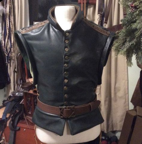 Sleeveless Fantasy Outfit Male, Leather Fantasy Outfit, Leather Doublet, Aragorn Costume, Medieval Vest, Leather Jerkin, Vest Outfits Men, Medieval Cosplay, Fantasy Garb