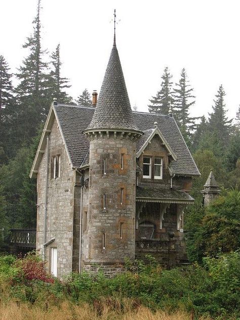 Scotland - Loch Laggan Gate House by thescottishninja, via Flickr Greg Barnes, Tiny Castle, House Scotland, Holding An Umbrella, Small Castles, Old Abandoned Houses, Gate House, Castle House, Beautiful Castles