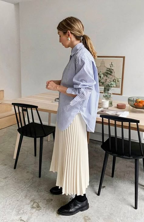 Long Pleated Skirt Outfit, Midi Rok Outfit, White Pleated Skirt Outfit, White Skirt Outfits, Skirt Outfit Summer, Rok Outfit, Jumpsuit Denim, Pleated Skirt Outfit, Long Outfit