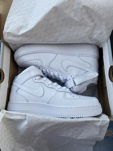 Nike Air Force1 White, Nike Mid White, Nike Force 1 Mid, Air For Es, Nike Air Force 1 Haute, Mid Nike Air Force, Nike Air Force Mid 1, Nike Air Force One Mid, White Nike Shoes Aesthetic