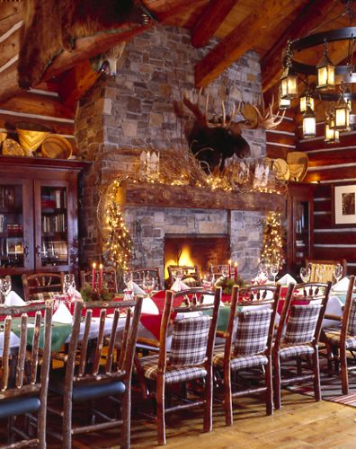 Cabin Romance, French Cabin, Big Family Christmas, Ranch Retreat, Stone Homes, Family Christmas Dinner, Luxury Lodges, Diy Home Decor For Apartments, Maggie Valley