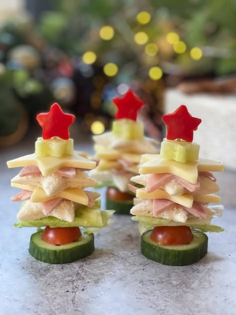 Make these deconstructed Christmas Tree Sandwiches, perfect for a festive inspired lunch or even as starters for the kids on Christmas Day! Christmas Tree Sandwiches, Christmas Food Ideas, Kids Christmas Party, Healthy Christmas, Christmas Lunch, Christmas Food Dinner, Christmas Foods, Christmas Brunch, Xmas Food