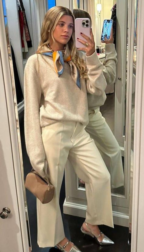 Sofia Richie Style, Sofia Richie Grainge, Sophia Richie, Look Adidas, Skandinavian Fashion, Scarf Outfit, London Outfit, Work Fits, Sofia Richie