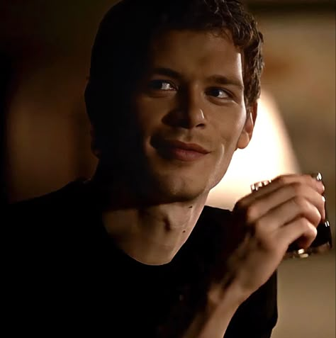 #klausmikaelson #theoriginals #tvd #tvdu #thevampirediaries #josephmorgan #fyp #to #klaus Klaus Vampire, Klaus Tvd, Tvd Men, Klaus From Vampire Diaries, Hayley The Originals, Klaus The Originals, Santa Klaus, Niklaus Mikaelson, Keanu Reeves John Wick