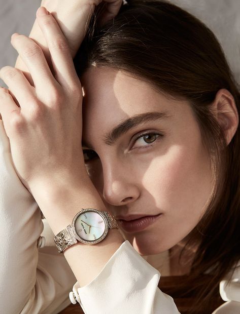 Fashion Photography Studio, Anne Klein Watch, Studio Photography Fashion, Self Portrait Photography, Jewelry Photoshoot, Watch Photo, Model Poses Photography, Beauty Shoot, Instagram Look