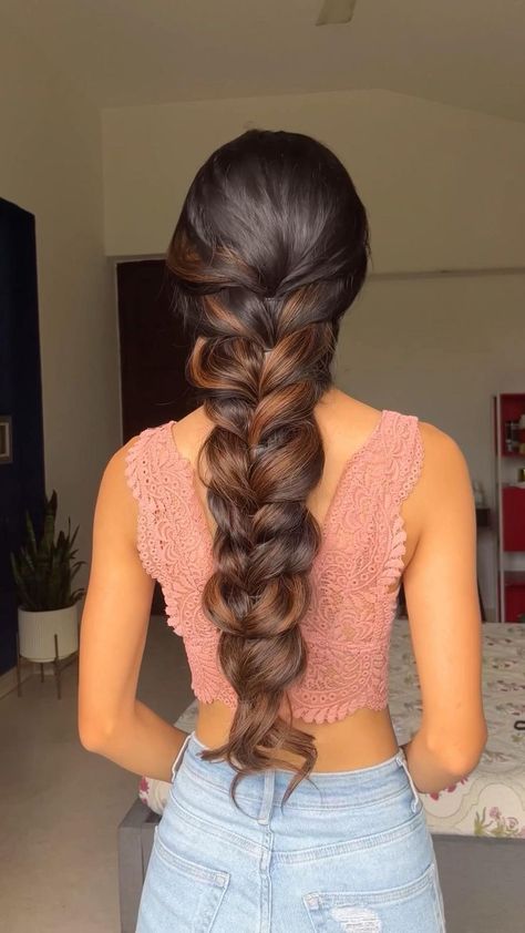 Messy Braided Hairstyles, Hair Style On Saree, Hair Style Vedio, Traditional Hairstyle, Messy Braids, Bridal Hair Buns, Long Hair Wedding Styles, Front Hair Styles, Hair Up Styles