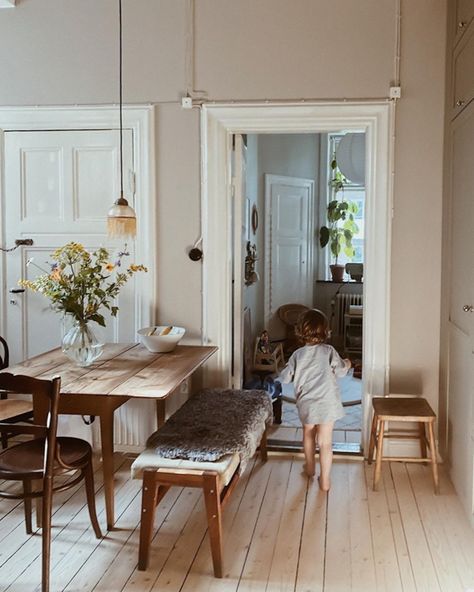 Warm Scandinavian Interior, Earthy Scandinavian, Scandinavian Homes, My Scandinavian Home, Decor Kitchen Ideas, Ett Hem, Room Of One's Own, Old Orchard, Folk Style