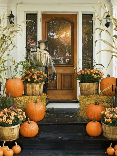 Fall Porch Decorations Porche Halloween, Dekorasi Halloween, Fall Entryway, Fall Deco, Autumn Decorating, Fall Front Porch, Fall Decorations Porch, Halloween Porch, Front Porch Decorating