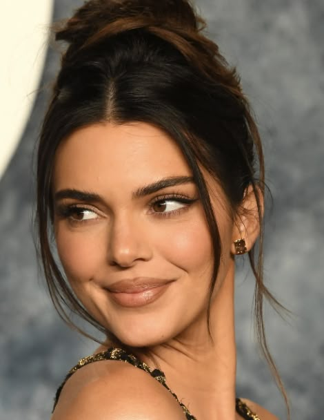 Face Framing Tendrils Updo, Kendall Jenner Messy Bun, Kendall Jenner High Bun, Kendall Jenner Slick Bun, Buns For Round Faces, Slick Back Bun With Front Pieces, High Bun With Face Framing Pieces, Slick Bun With Front Pieces Out, Slick Back Formal Hair