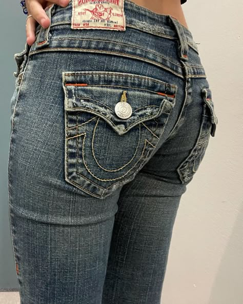 G Rise Jeans, True Religion Outfits Women, How To Style Grey Jeans, Rock Revival Jeans Outfit, Low Jeans Outfit, True Religion Jeans Outfit, Bootcut Outfit, Flared Jeans Outfit, True Religon