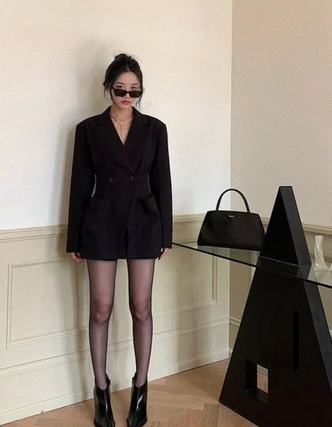 Kendall Jenner In Black Outfit, Mafia Theme, Mafia Outfits, Fancy Fits, All Black Fashion, All Black Outfit, Feminine Outfit, 가을 패션, Teenage Fashion Outfits