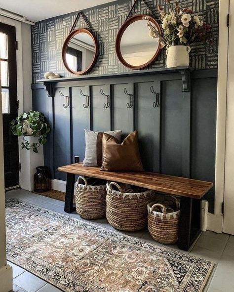 Modern Farmhouse Decor Ideas, Mudroom Decor, Mudroom Entryway, Mudroom Ideas, Interior Design Per La Casa, Foyer Design, Home Entrance Decor, Entryway Ideas, Home Entrance