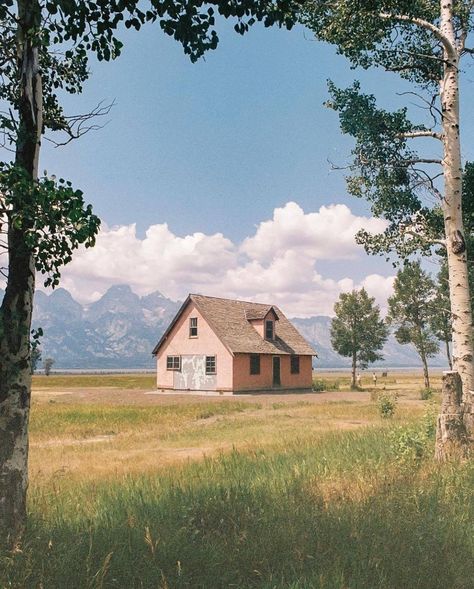 The Pink House, Reference Photos For Artists, A Small House, Pink House, Pretty Landscapes, Poses References, Arte Inspo, Pink Houses, Urban Sketching