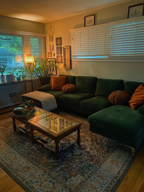 Apartment Decor Green Couch, Green Appartement Aesthetic, Cozy Green Apartment, Comfy Home Aesthetic Living Room, Green Aesthetic Living Room Decor, Green Couch Red Rug Living Room, Dark Green Couch Living Room Ideas Boho, Small Living Room Green Couch, Green Living Room Color Scheme Sofas