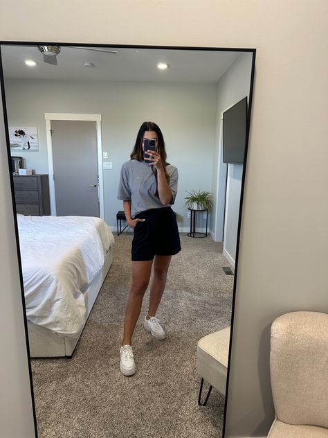 Black trouser shorts, anine bing tshirt Black Trouser Shorts, Casual Shorts Outfit, Trouser Shorts, Summer Shorts Outfits, Shorts Outfit, Anine Bing, Summer Outfit, Short Outfits, Casual Shorts