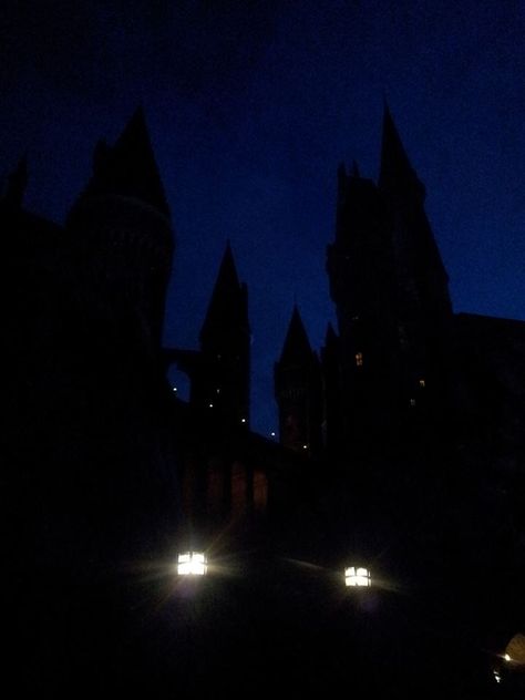 Hogwarts at Night Hogwarts Night Aesthetic, Hogwarts Campus, Hogwarts Night, Hogwarts At Night, Visuals For Shifting, Misfits High, Durmstrang Institute, Beauxbatons Academy Of Magic, Magical Academy