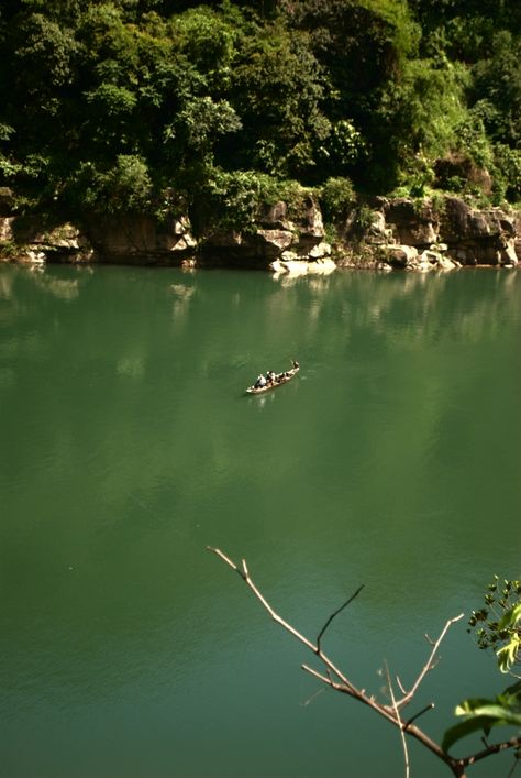 Emerald Dawki River, near Mawlynnong, Meghalaya. Places To Visit In Meghalaya, Meghalaya Travel, Root Bridge Meghalaya, Dawki River, Gomti River Front Lucknow, Shillong, Amazing India, Northeast India, States Of India