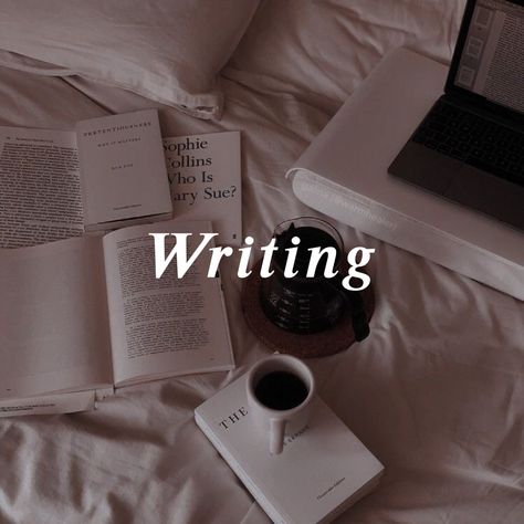 Writing Degree Aesthetic, Book Deal Aesthetic, Vision Board Writing A Book, Writing Job Aesthetic, Writing A Book Vision Board, Writing Class Aesthetic, Writer Dream Job, Write A Book Vision Board, Freelance Writing Aesthetic