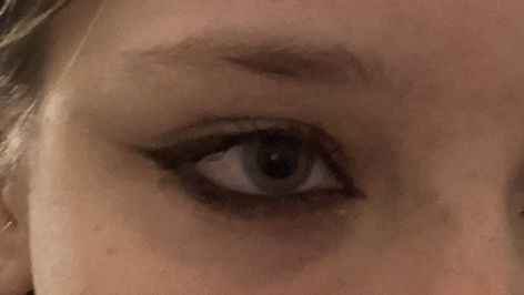 smokey grunge pencil black eyeliner small wing waterline mascara Inner Rim Eyeliner, Mascara Smudges Under Eyes Aesthetic, Emo Smudged Eyeliner, Subtle Black Eyeliner, Pencil Liner Looks, Early 2000s Eyeliner, Black Water Line Eyeliner, Short Eyeliner Wing, Black Eyeliner Smudged