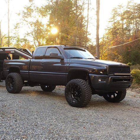 2nd Gen Cummins, Cummins Diesel Trucks, Winter Truck, Dodge Cummins Diesel, American Muscle Cars Dodge, Lifted Dodge, Jacked Up Truck, Rolling Coal, Dodge Diesel Trucks