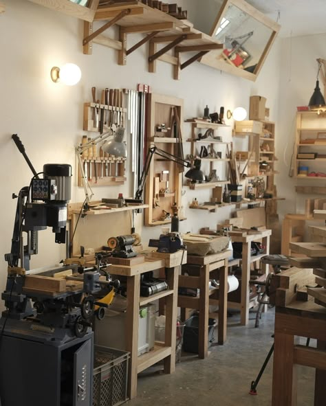 Sharpening station @ateliermateus #marcenaria #sharpening #woodworking #joinery #workshop #toolstorage #atelier #lisboa Wood Working Station, Wood Working Studio, Artist Studio Design, Woodworking Room, Lapidary Workshop, Joinery Workshop, Woodworking Station, Workshop Aesthetic, Sharpening Station