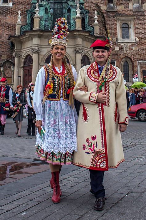 Poland Traditions, Polish Traditional Costume, Polish Embroidery, Earth Clothes, Polish Dress, Polish Folklore, European Costumes, Polish Clothing, Polish Traditions