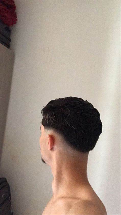 Low Fade Haircut Men's, Men Short Hair Fade, Mens Haircuts Thick Hair, Fade Haircut Designs, Taper Fade Short Hair, Haircut Selfie, Photo Hijab, Drop Fade Haircut, Buzz Cut Hairstyles