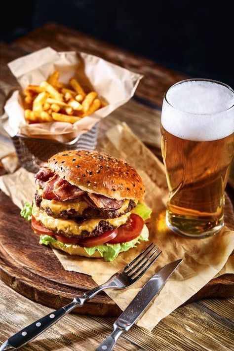 Burger Photography, Beer Burger, Gourmet Burger, Burger Menu, Gourmet Burgers, Pub Food, Beef Burger, Burger Bar, Food Drink Photography