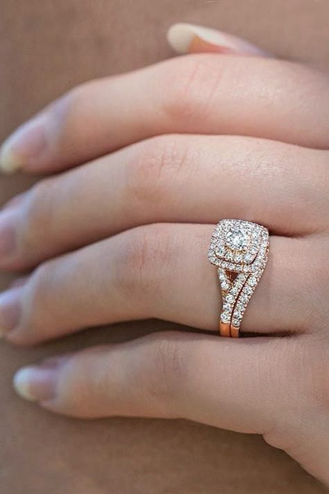 Princess Wedding Rings, Round Halo Engagement Rings, Cool Wedding Rings, Gorgeous Rings, Rings Ideas, Round Halo, Wedding Rings Halo, Mexican Jewelry, Wedding Engagement Rings