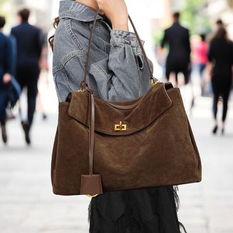 Discover our luxurious Suede Leather Tote Bagthe ultimate blend of style and practicality Crafted from premium suede this shoulder bag is soft to the touch offering a timeless slouchy silhouette perfect for any occasion 🌟 Available in beautiful shades of Caramel Coffee and Dark Brown this bag comes in two versatile sizes to fit all your essentials Small 28 x 10 x 19 cm 11 x 39 x 75 in Large 35 x 11 x 23 cm 138 x 43 x 91 in Looking for more I have additional styles and colo Suede Bags For Women, Suede Purse Outfit, Suede Brown Bag, Suede Shoulder Bag, Brown Tote Bag Outfit, Brown Leather Bag Outfit, Leather Tote Bag Outfit, Tote Bag Leather Women, Suede Bag Outfit