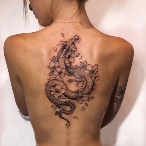 Clavicle Tattoos For Women, Tattoos Inspo, Dragon Tattoo Art, Hip Thigh Tattoos, Chinese Dragon Tattoos, Airbrush Tattoo, Dragon Tattoo For Women, Muster Tattoos, Hip Tattoos Women