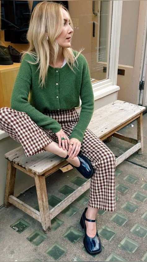 Work Outfit Trendy, Autumn Semi Formal Outfits, Cool Feminine Style, Twee Outfits Pants, Fall Style Women 2024, 60s Autumn Fashion, Ballet Flat Outfits Fall, Quirky Autumn Outfits, Cute Professor Outfits