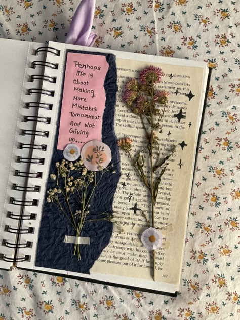 Scrapbook Journal Ideas, Bullet Journal Quotes, Bullet Journal Mood Tracker Ideas, Bullet Journal Paper, Bulletin Journal Ideas, Pretty Journals, Diy Journal Books, Creative Scrapbook, Bullet Journal Mood