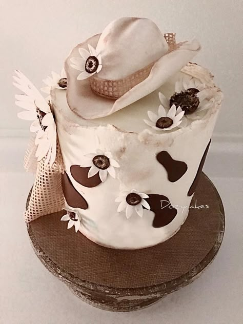 Country Cake Ideas Birthday, 18th Birthday Cake Cowgirl, Cow Girl Cake Ideas, Cowgirl Cake Ideas Women, Cowgirl 25th Birthday, Cowgirl 21st Birthday Cake, Country Theme Birthday Cake, Cowgirl Birthday Cake Ideas, Cow Print Birthday Decorations