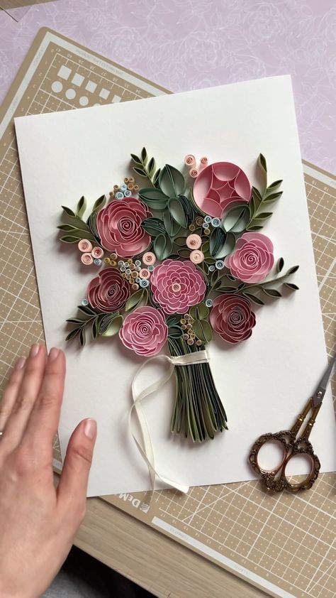 Instagram Valentines Gifts Handmade, Craft With Quilling Paper, Quilling Aesthetic, Quilling Roses, Quilling Paper Craft Ideas, Quill Art, Quilling Rose, Quilling Paper Art, Quilling Art Ideas