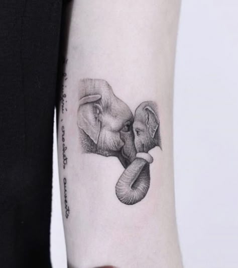 Elephant Couple Tattoo Love, Little Elephant Tattoos, Tattoos To Honor Mom, Family Tattoos Ideas, Mother And Baby Tattoo, Elephant Family Tattoo, Baby Elephant Tattoo, Family Tattoo Ideas, Baby Tattoo Designs