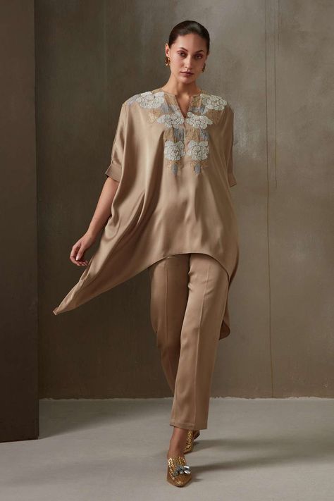 Satin Kaftan Dress, Namrata Joshipura, Beads Embellishment, Designer Dresses Couture, Satin Kaftan, Kaftan Sleeves, Kaftan Styles, Pakistani Women Dresses, Kaftan Tunic