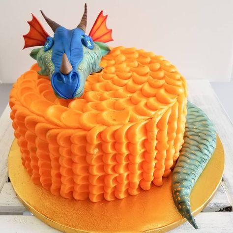 Wings Of Fire Pumpkin, Wings Of Fire Cake Ideas, Wings Of Fire Decorations, Wings Of Fire Cake, Wings Of Fire Birthday Party, Wings Of Fire Cakes, Wings Of Fire Cupcakes, Dragon Cakes For Kids, Wings Of Fire Birthday Party Ideas