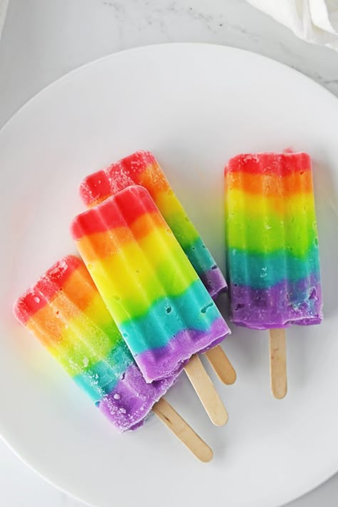 Rainbow Popsicles, Rainbow Snacks, Rainbow Treats, Little Pony Cake, Fruit Popsicles, Colorful Desserts, Fun Money, Rainbow Fruit, Incredible Edibles