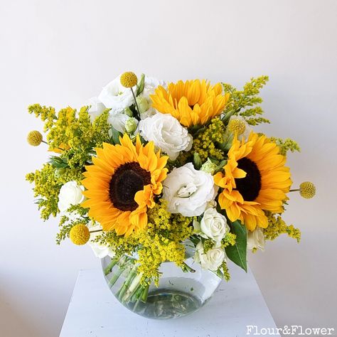 Solidago Flower Floral Arrangements, Simple Sunflower Arrangements Vases, Sunflower And Hydrangea Centerpieces, Small Sunflower Arrangements, Modern Sunflower Arrangements, Floral Arrangements With Sunflowers, Sunflower Centerpieces Baby Shower Diy, Sunflower Bouquet Vase, Sunflower Arrangement Ideas