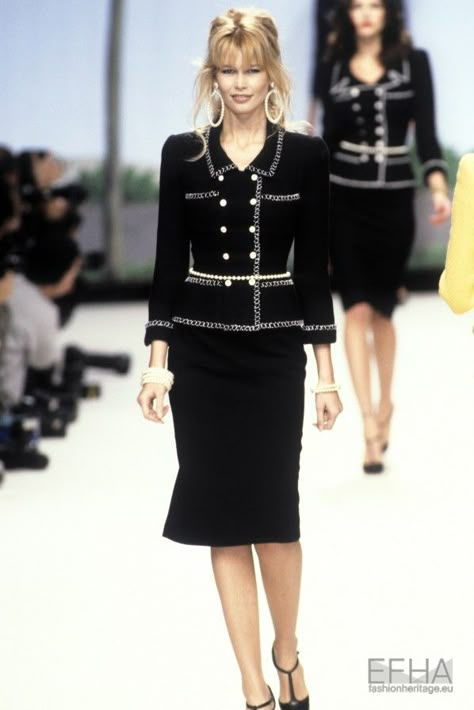 Chanel Spring 1995, Vintage Chanel Dress, Chanel Style Jacket, 90s Runway Fashion, Elegant Outfit Classy, Paris Chic, 90s Runway, Chanel Style, Chanel Couture