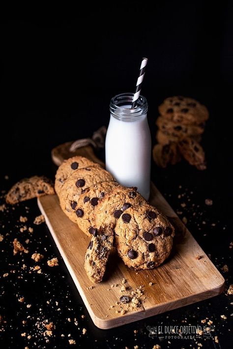 Cookie Photography, Food Photography Dessert, Food Photography Composition, Food Flatlay, Baking Photography, Food Photography Ideas, Food Art Photography, Food Photoshoot, Cookies And Milk