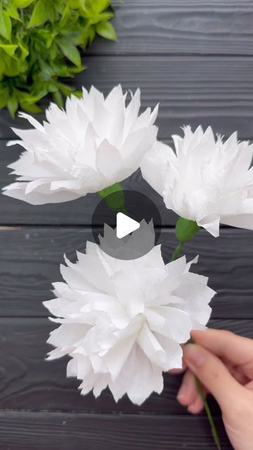 Easy Tissue Paper Flowers, Tissue Paper Flowers Easy, Paper Snowflake Patterns, Paper Flowers Diy Easy, Tissue Paper Flowers Diy, Easy Paper Flowers, Paper Flowers Wedding, Paper Craft Tutorials, Pinterest Diy Crafts