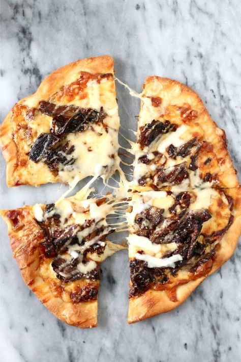 15 Fall Pizza Recipes | Gimme Some Oven Fall Pizza Recipes, Fall Pizza, Pizza Roll, Gourmet Pizza, Cooking At Home, Enjoy Your Meal, Vegetarian Pizza, Smoked Gouda, Short Rib