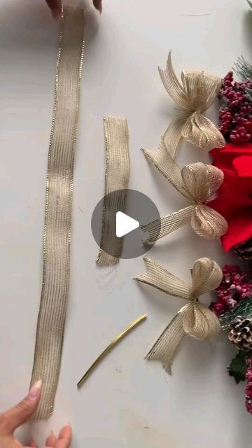 Christmas Present Bow, Paper Flower Projects, Bows For Presents, Ribbon Bow Tutorial, Christmas Bows Diy, Flower Projects, Homemade Bows, Ribbon Crafts Diy, Bows Diy Ribbon