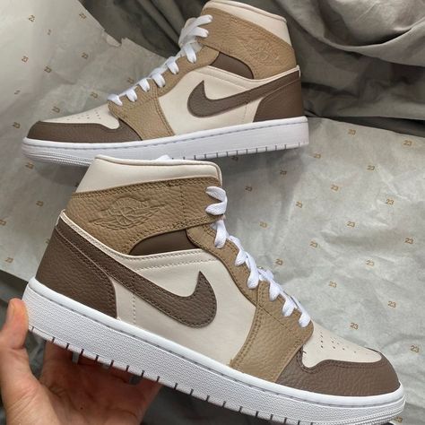 Air Jordan Brown, Brown Jordans, Jordans Brown, Customising Shoes, Brown Nike Shoes, Nike Air Jordan Mid, Custom Jordan, Air Jordan Mid, Jordan Mid