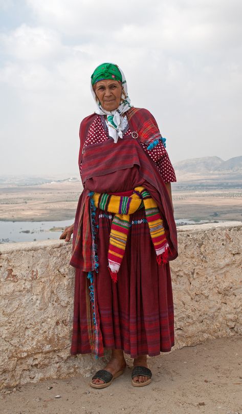 Morocco Clothes Traditional, Morroco Traditional Clothes, Berber Traditional Clothes, Tunisia Traditional Clothes, Moroccan Home Decor, Unique Faces, Berber Women, Tunisia, North Africa