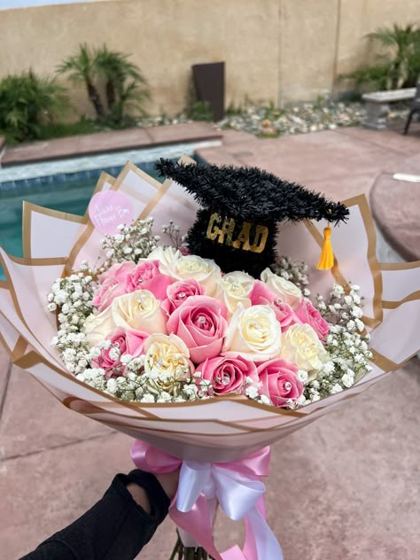 Cute Graduation Flowers, Pink Graduation Bouquet, Korean Rose Bouquet, Ramos For Graduation, Flower Graduation Bouquet, Diy Graduation Flower Bouquet, Senior Flowers Bouquets, High School Graduation Flowers Bouquet, Small Graduation Bouquet